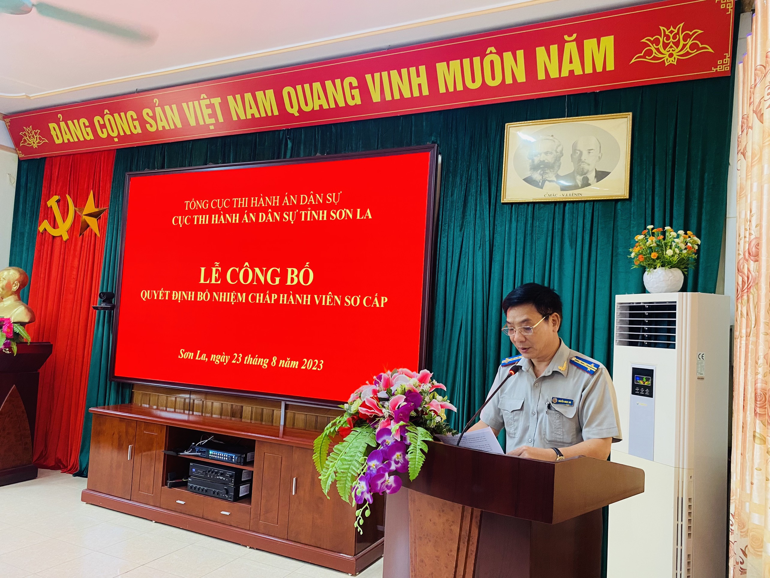Cục Thi hành án dân sự tỉnh Sơn La tổ chức lễ công bố Quyết định bổ nhiệm chấp hành viên sơ cấp
